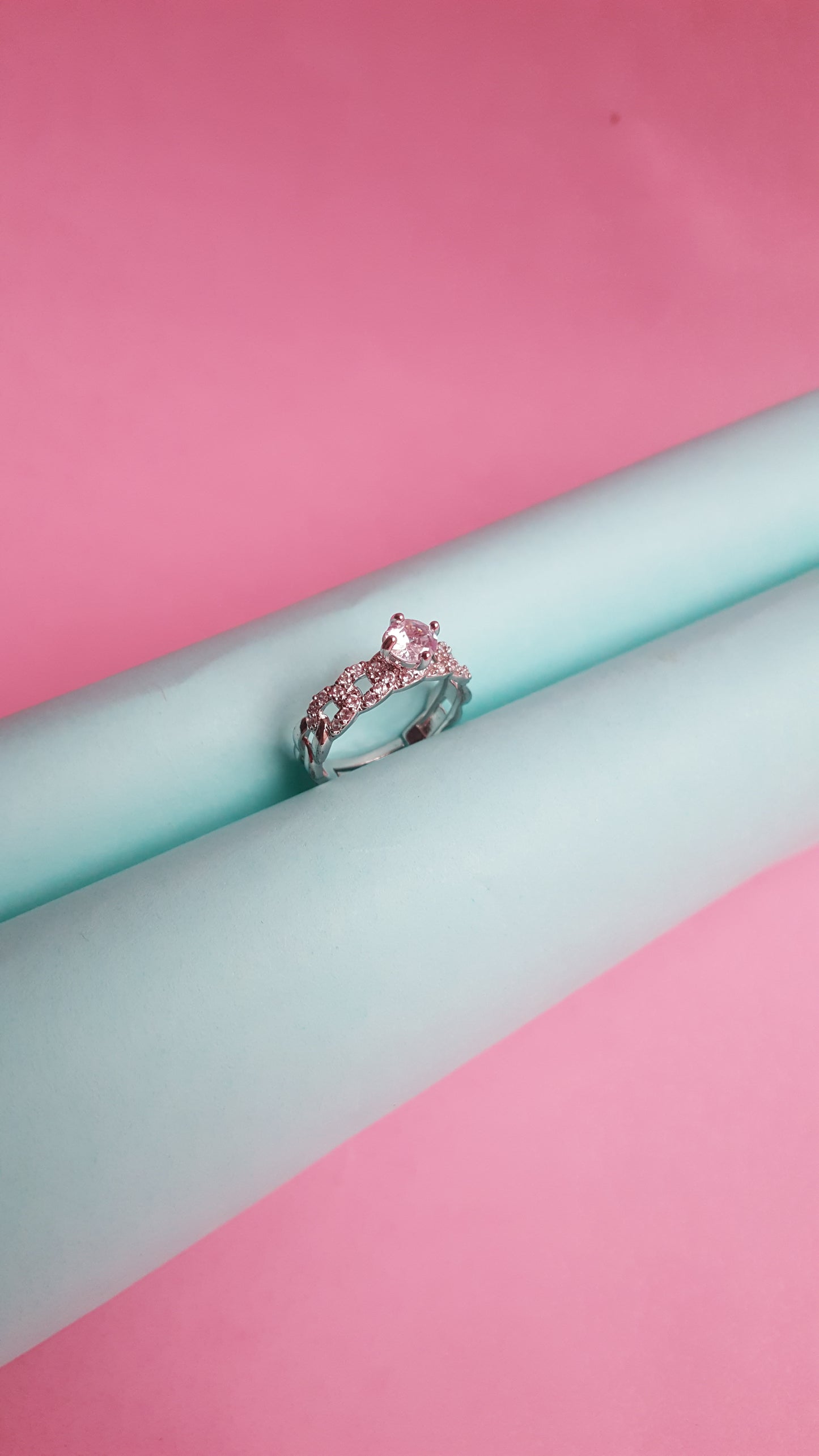 Elegant Chain-Link Crystal Ring