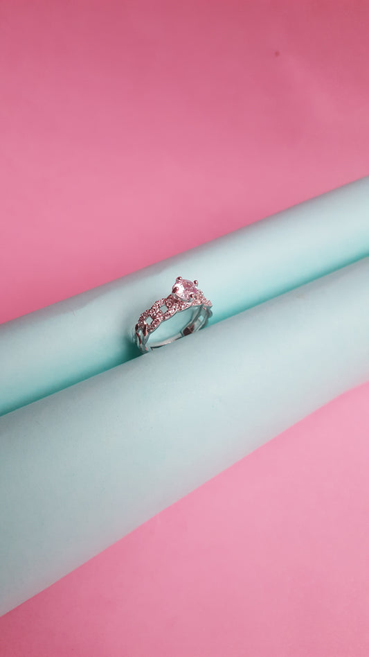 Elegant Chain-Link Crystal Ring