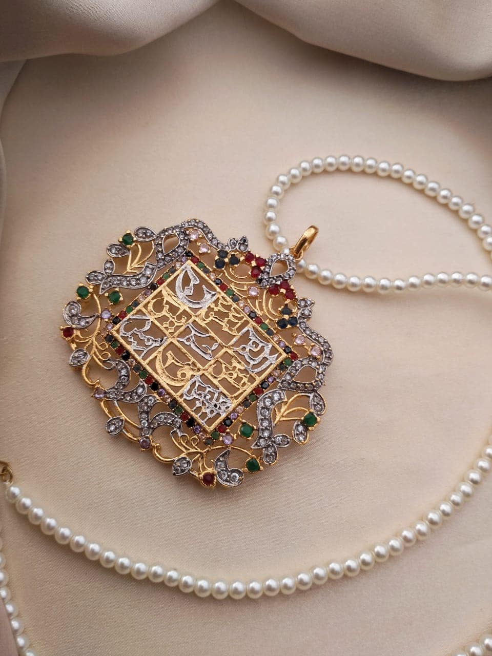 Noor-e-Hifazat pendant