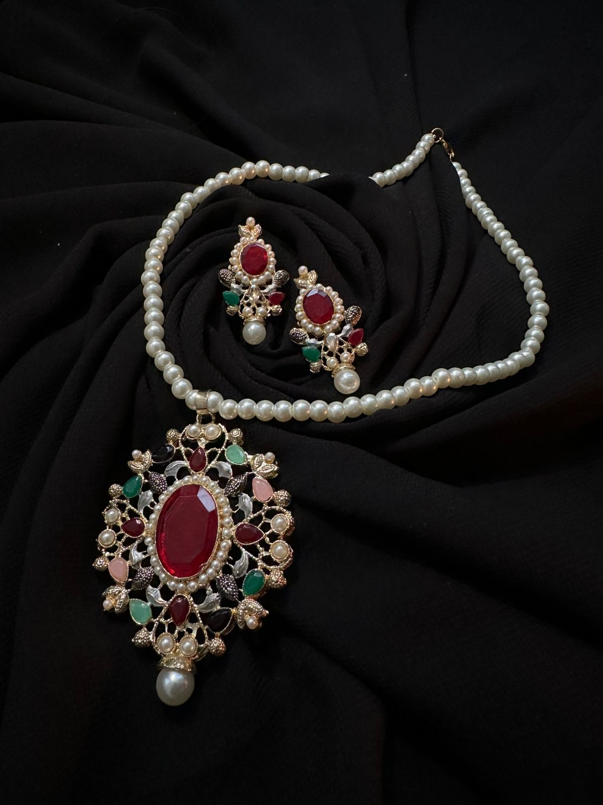 💎 Rangrez Royale – Pearl & Stone Jewelry Set