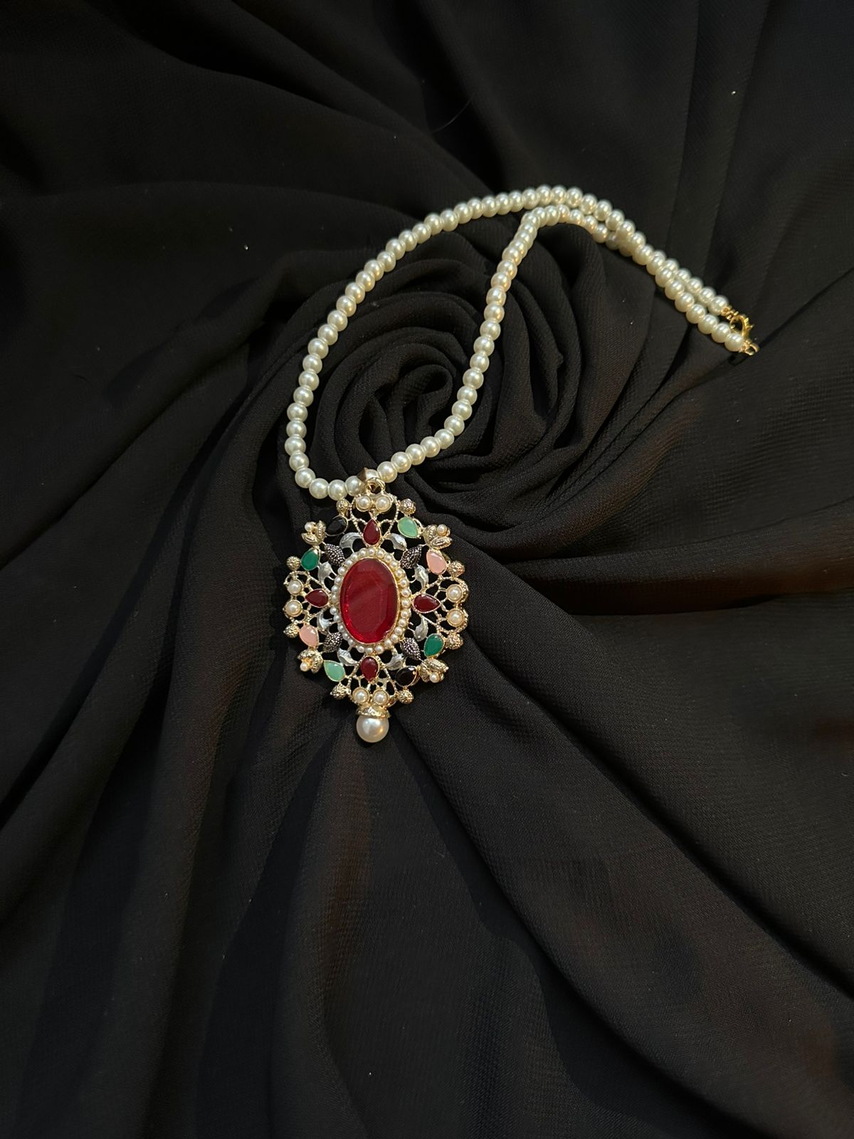 💎 Rangrez Royale – Pearl & Stone Jewelry Set